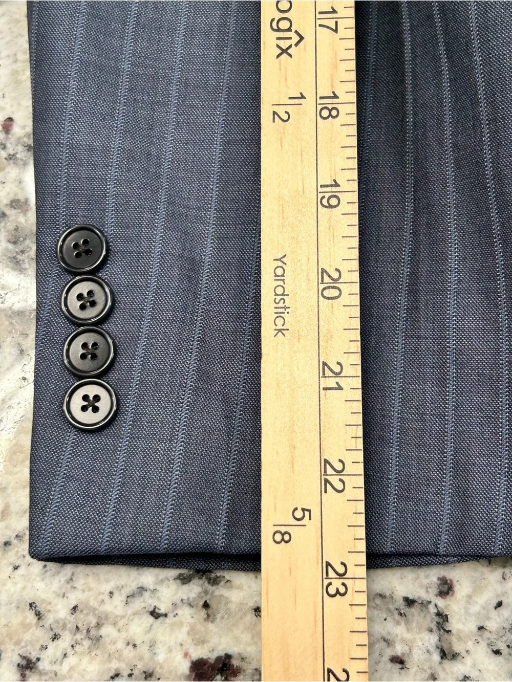 Jos. A. Bank Signature Gold Men's Gray Pinstripe Two-Piece Suit Jacket 42S 34/28